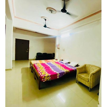 Hasanganj J C Guest House מראה חיצוני תמונה