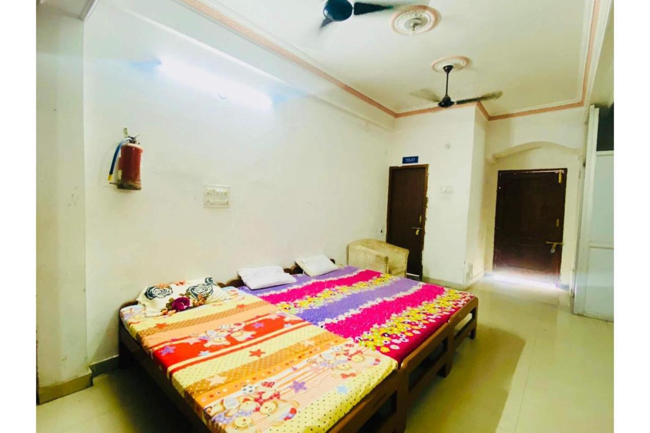 Hasanganj J C Guest House מראה חיצוני תמונה
