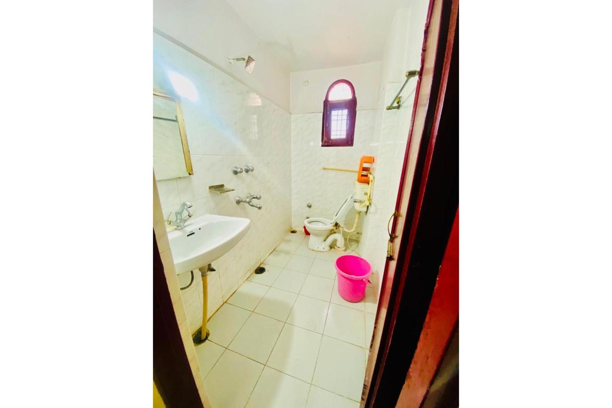 Hasanganj J C Guest House מראה חיצוני תמונה