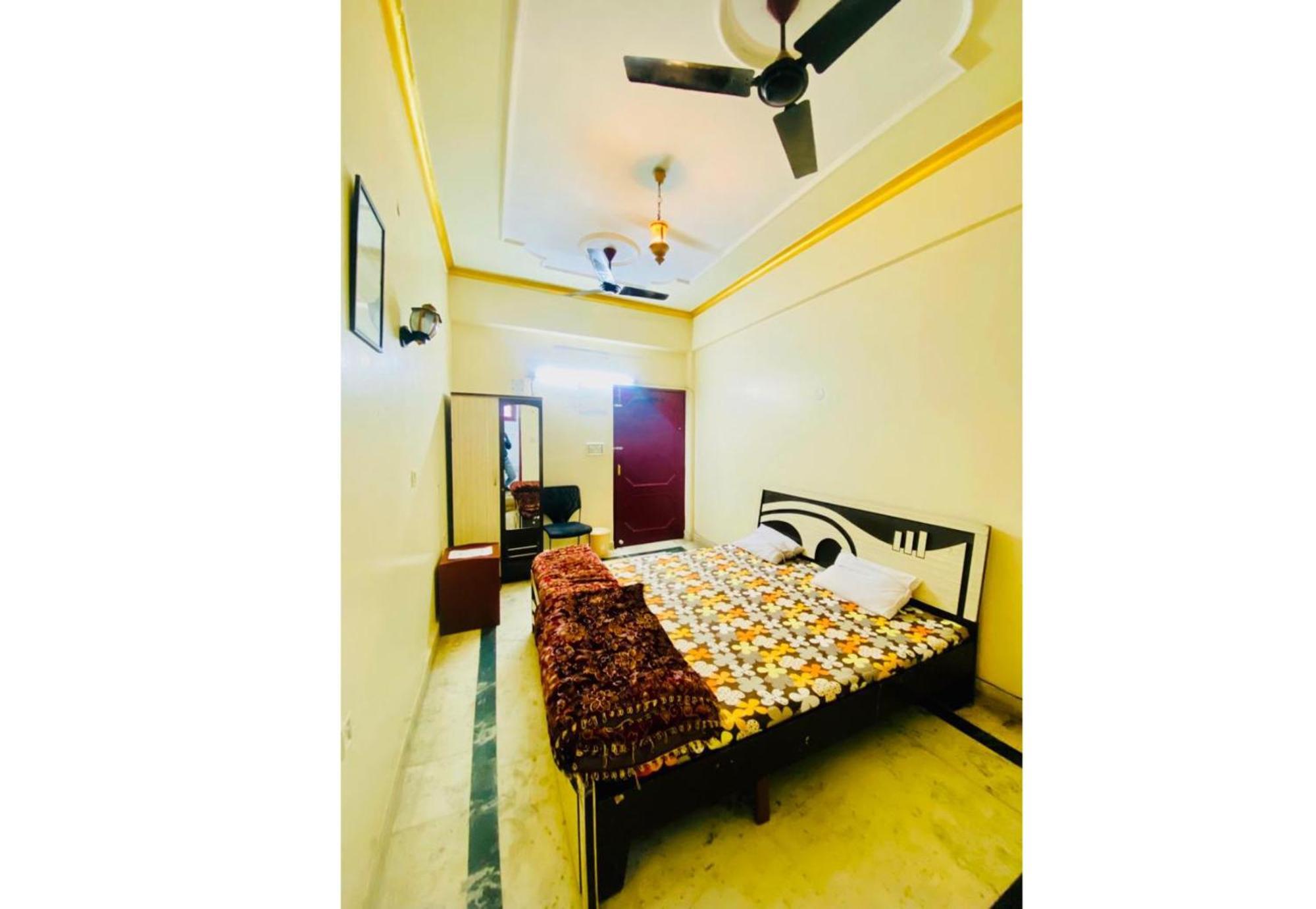 Hasanganj J C Guest House מראה חיצוני תמונה