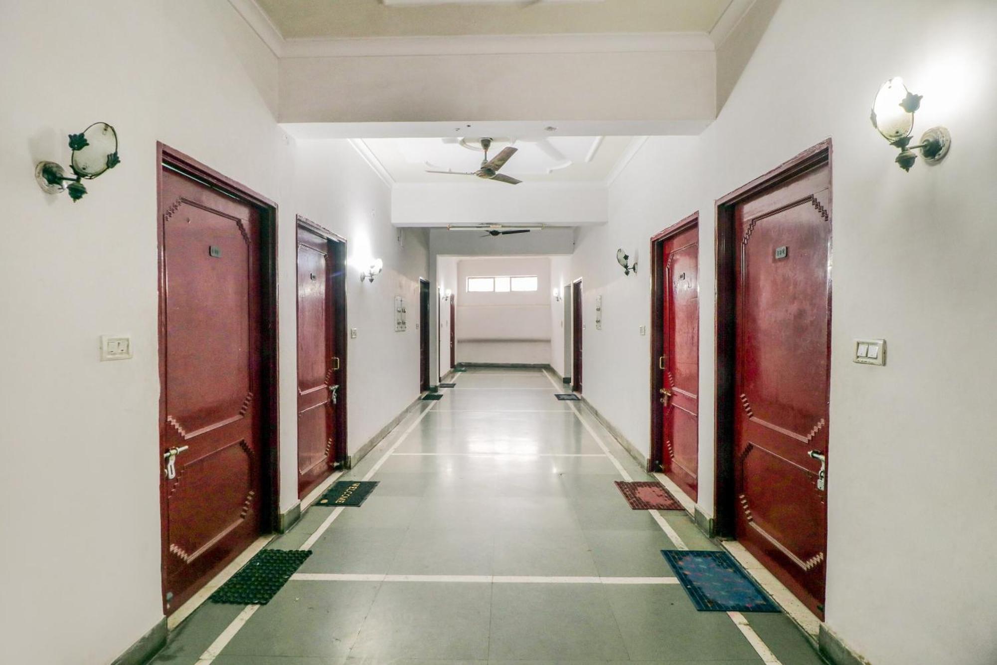 Hasanganj J C Guest House מראה חיצוני תמונה