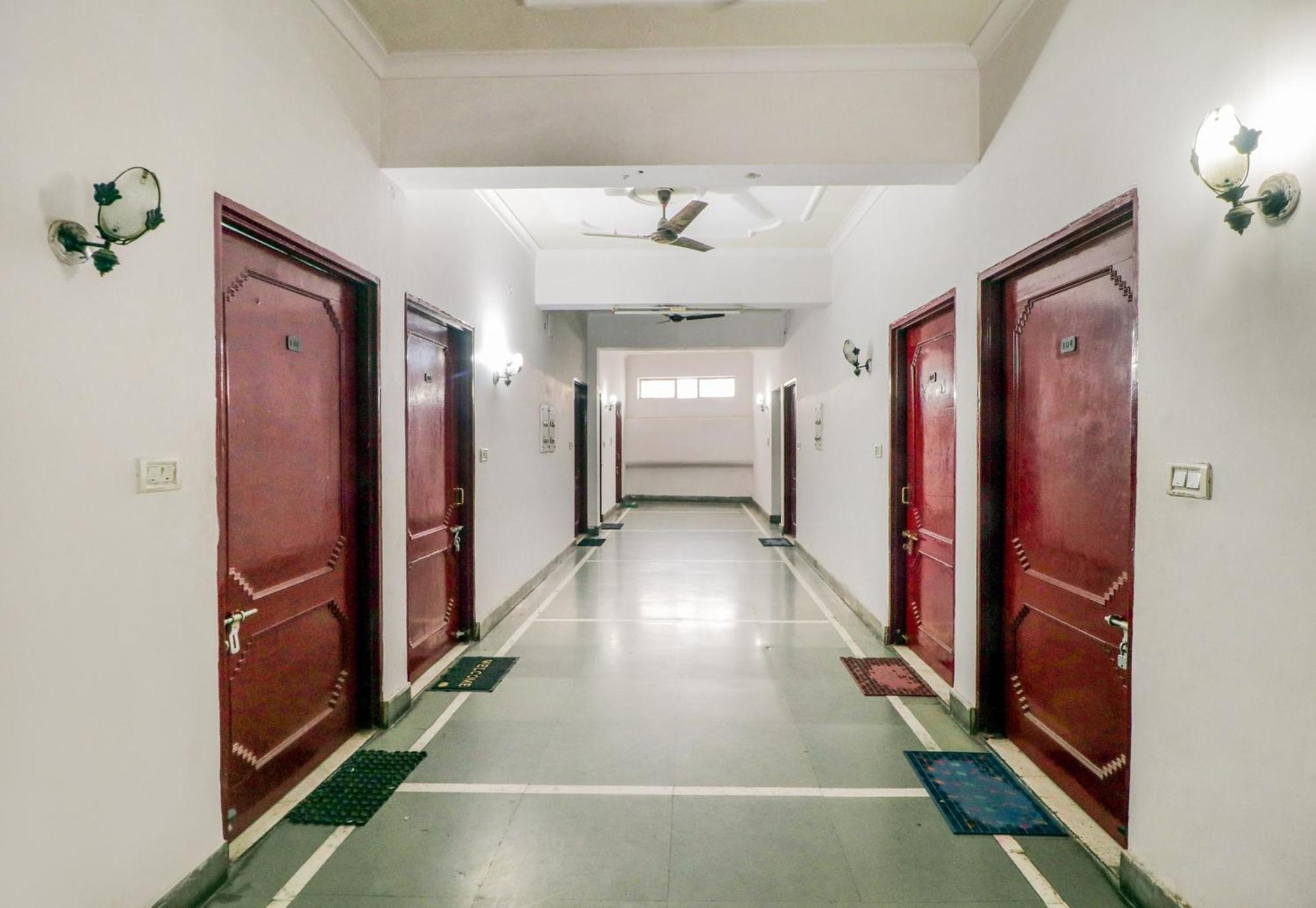 Hasanganj J C Guest House מראה חיצוני תמונה